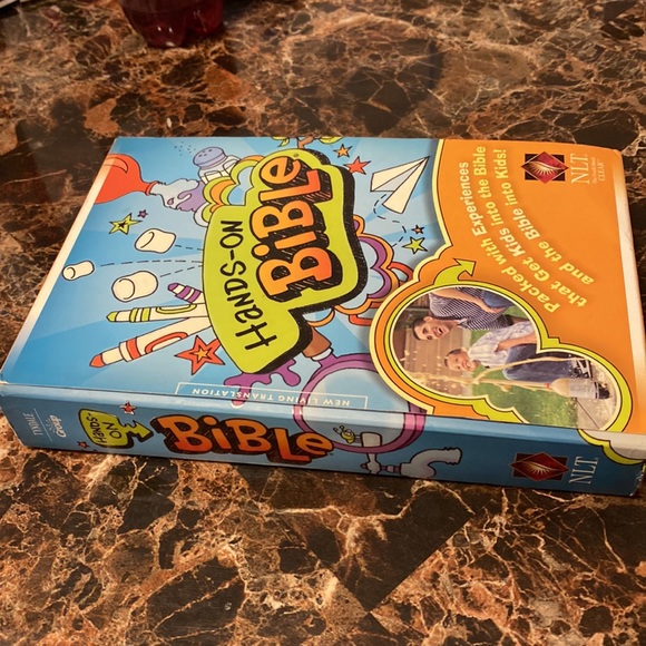 Hands-On Bible NLT (Softcover) Early Childhood Learning Bible. - Picture 10 of 11